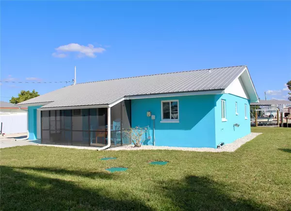 2744 SANDERLING CT, St James City, FL 33956