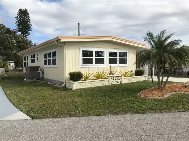 245 OUTER DR E, Venice, FL 34285