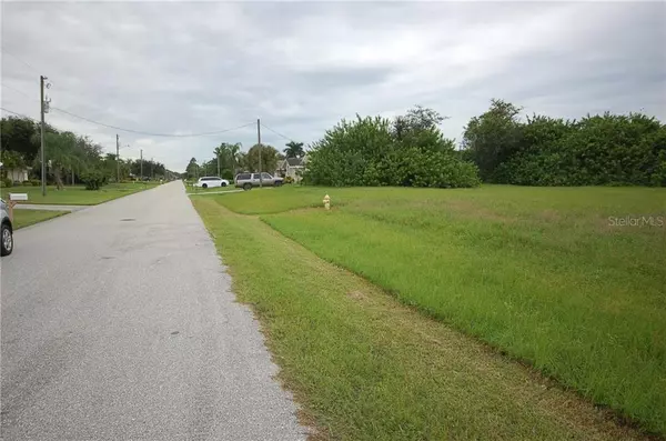 Rotonda West, FL 33947,60 LONG MEADOW CT