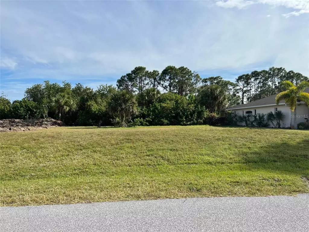 Rotonda West, FL 33947,60 LONG MEADOW CT