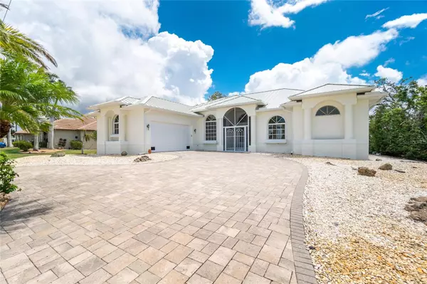 490 CORAL CREEK DR, Placida, FL 33946