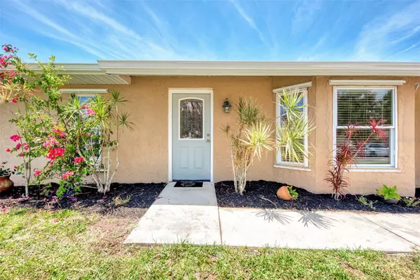 537 LAKEMONT AVE NW, Port Charlotte, FL 33952