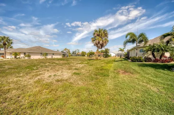 Rotonda West, FL 33947,35 SPORTSMAN CIR