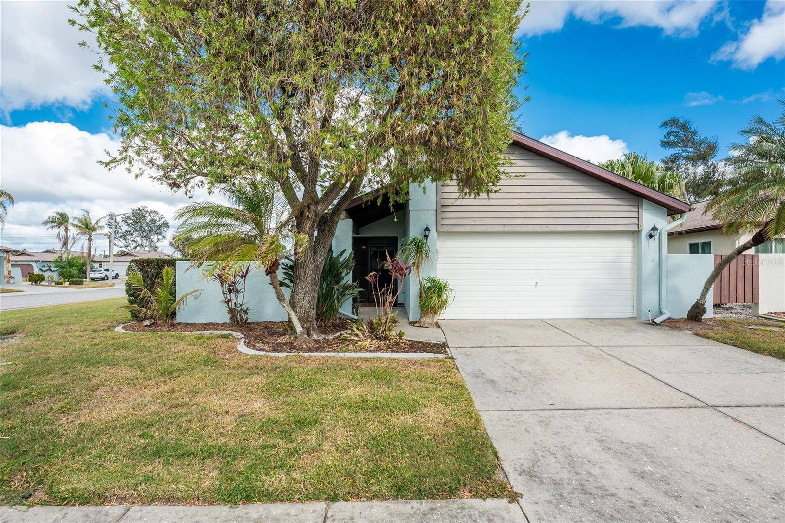 691 LINDEN DR, Englewood, FL 34223
