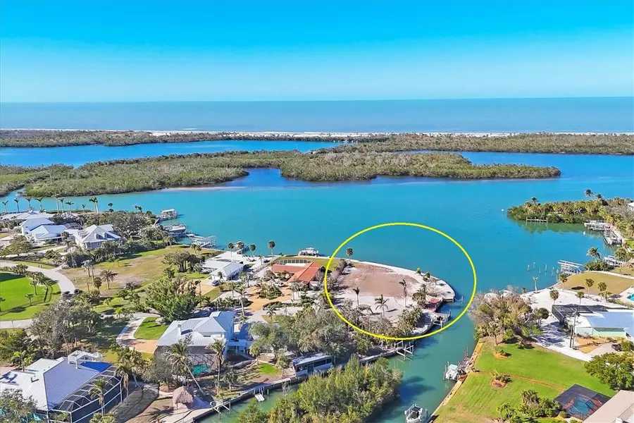 105 GREEN DOLPHIN DR, Placida, FL 33946