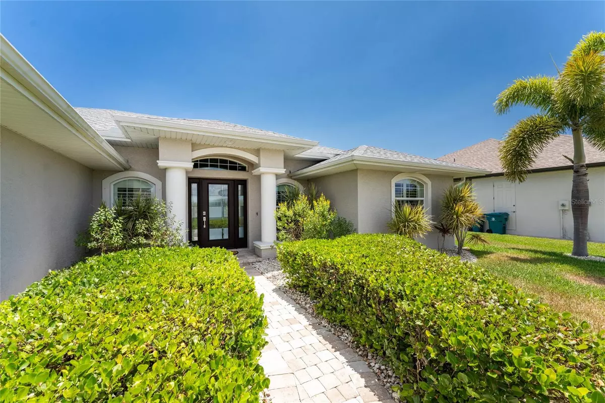Port Charlotte, FL 33981,15738 APPLEWHITE CIR