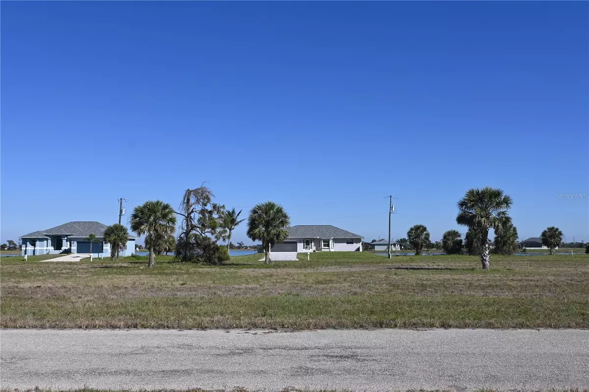 Placida, FL 33946,10 MEADOWLARK LN