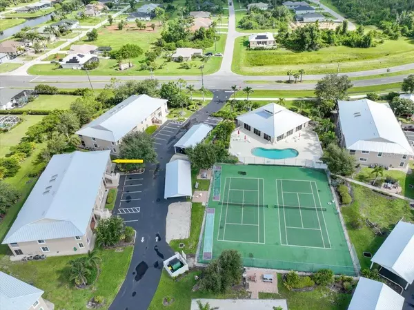 Rotonda West, FL 33947,9550 FIDDLERS GREEN CIR #205