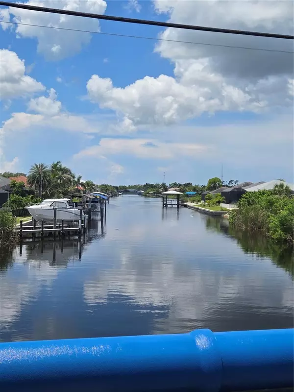 Port Charlotte, FL 33981,15065 HENNIPEN CIR