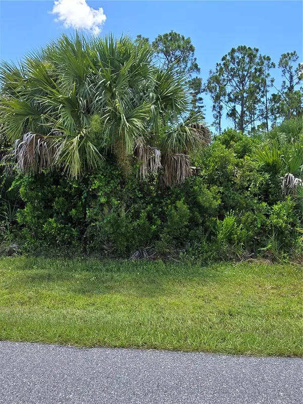 15065 HENNIPEN CIR, Port Charlotte, FL 33981