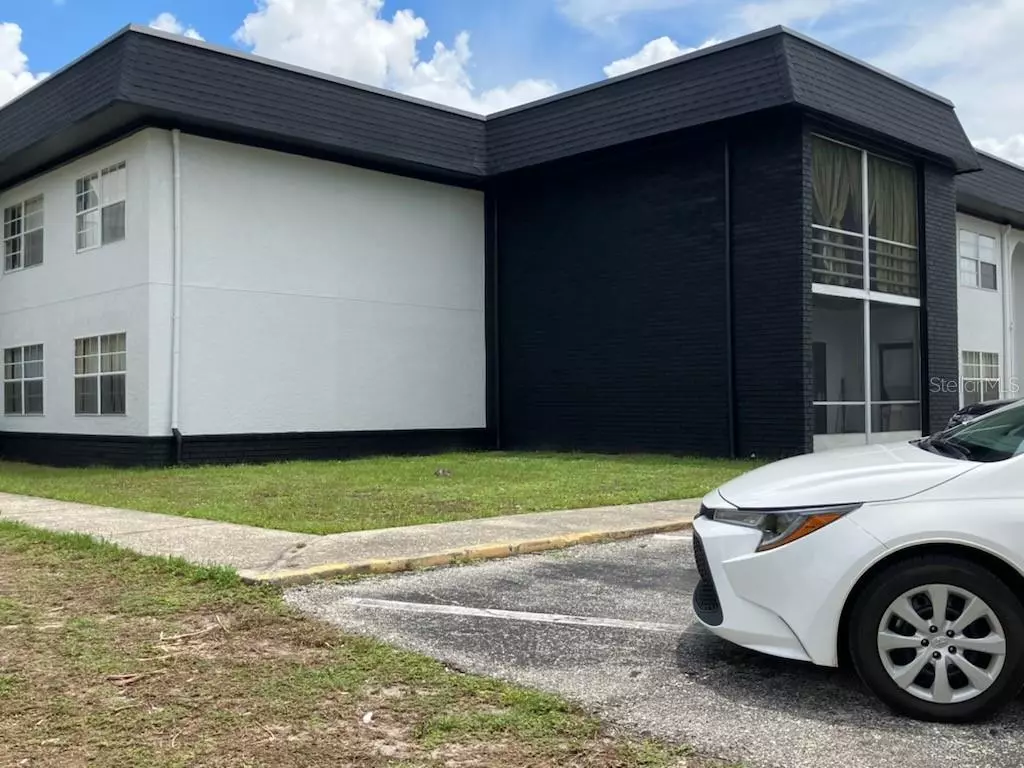 Port Charlotte, FL 33980,22302 VICK ST #109