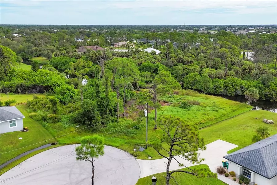 134 GLADES DR, Rotonda West, FL 33947