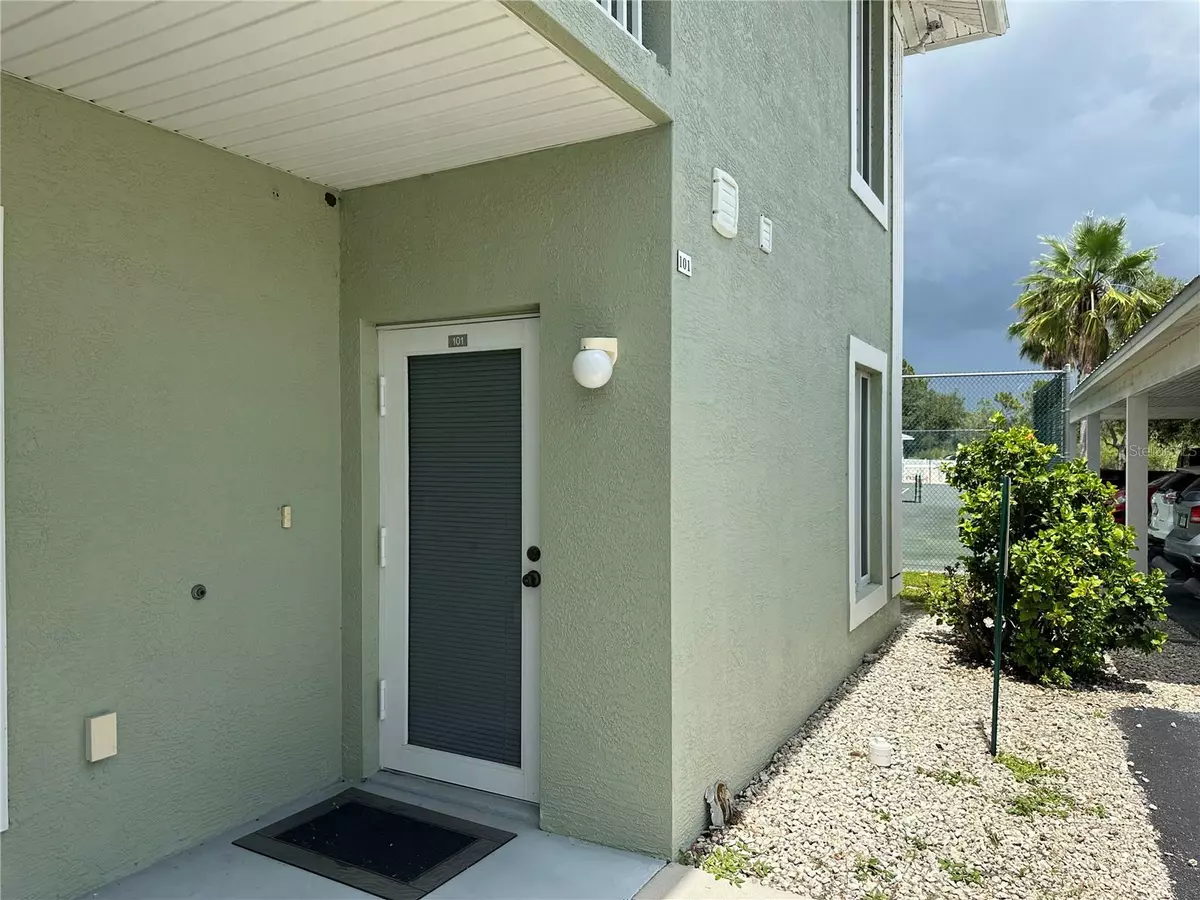 Rotonda West, FL 33947,8050 MEMORY LN #101