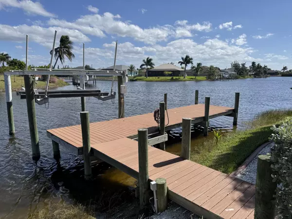 Port Charlotte, FL 33981,15696 HENNIPEN CIR