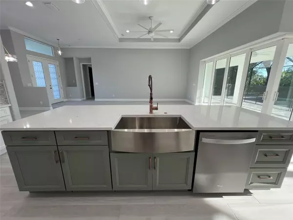 Rotonda West, FL 33947,750 ROTONDA CIR