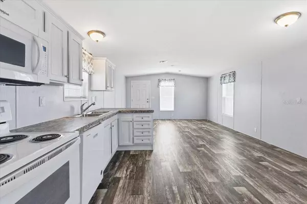 Englewood, FL 34223,1800 ENGLEWOOD RD #166