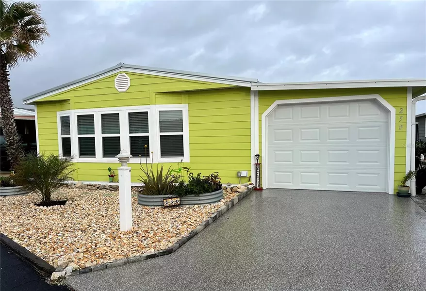 250 SEABREEZE DR, Flagler Beach, FL 32136