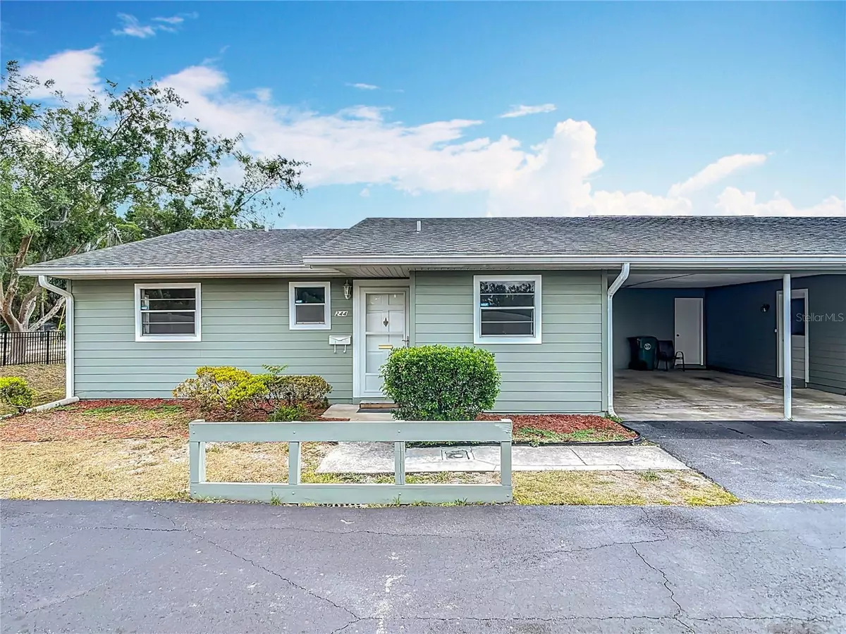 Deland, FL 32724,244 OAKLEIGH DR #200