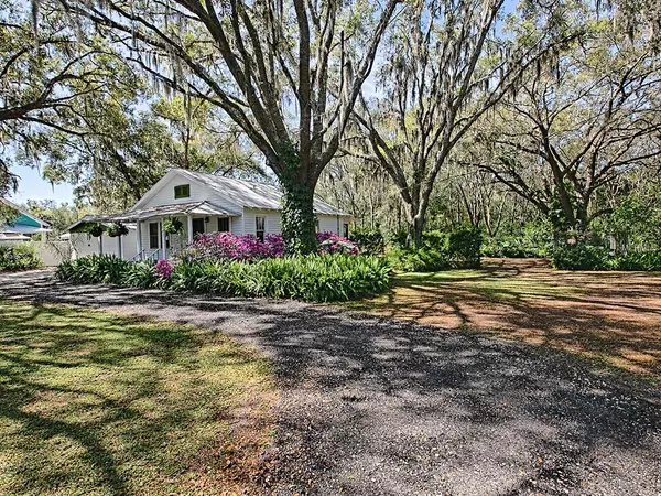 573 SUNSET AVE, Umatilla, FL 32784