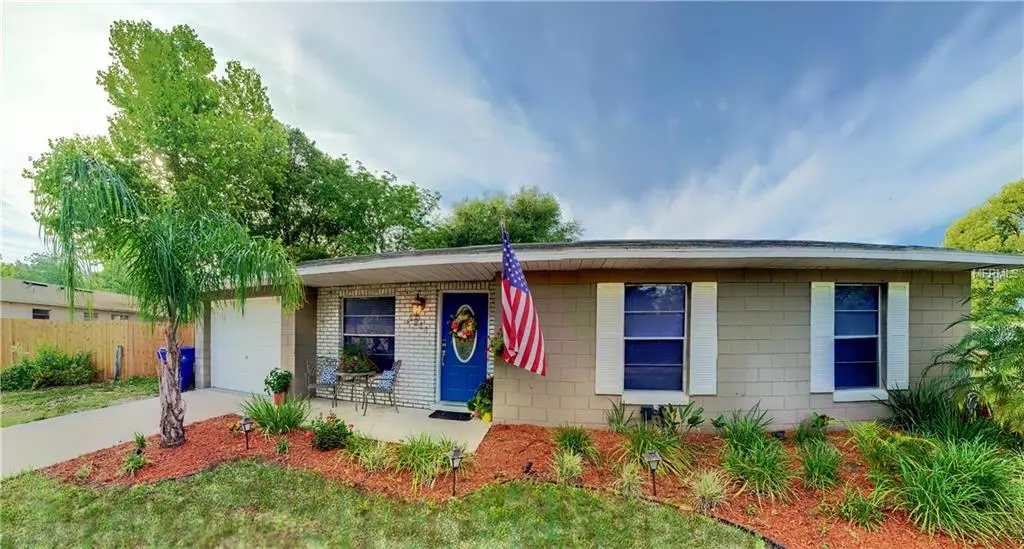 1211 CEDAR AVE, Tavares, FL 32778