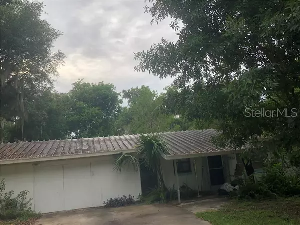 2432 CR 444,  Lake Panasoffkee,  FL 33538