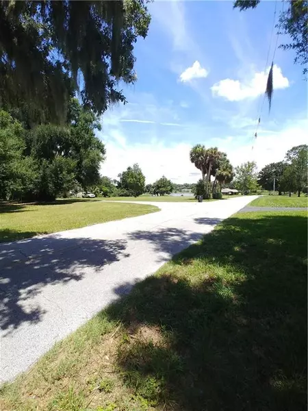 LAKEVIEW ST, Umatilla, FL 32784