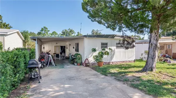 13441 WOODLAND DR, Astatula, FL 34705