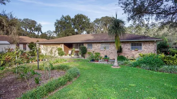1004 N VALENCIA AVE, Howey In The Hills, FL 34737