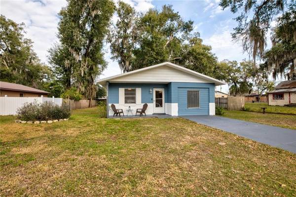 285 E LAKE ST, Umatilla, FL 32784