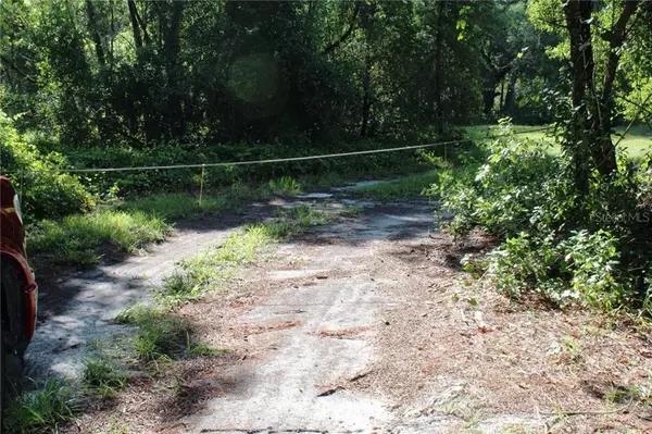 ORANGE AVE, Umatilla, FL 32784