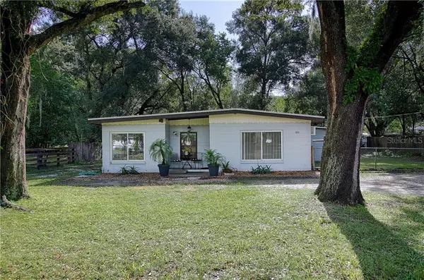 800 N WARFIELD AVE, Wildwood, FL 34785