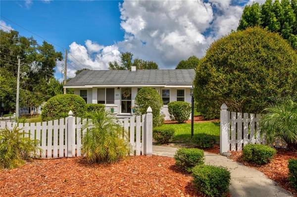 303 E 10TH AVE, Mount Dora, FL 32757