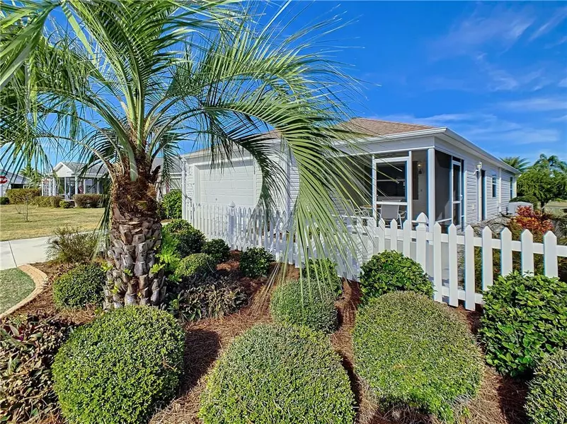 2027 KELMSCOTT ST, The Villages, FL 32162