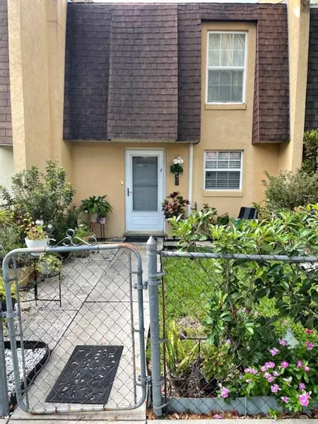 209 S LAKE ST #F, Leesburg, FL 34748