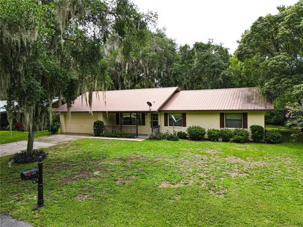 1329 CR 436,  Lake Panasoffkee,  FL 33538