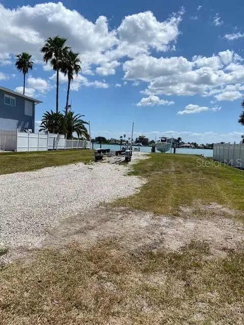 Madeira Beach, FL 33708,882 BAY POINT DR