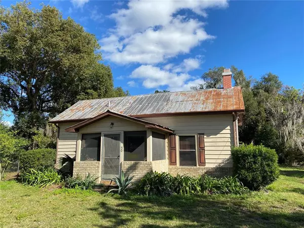 50 WINTHROP AVE, Umatilla, FL 32784