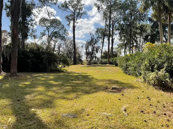 Tavares, FL 32778,000 LAKESHORE DR