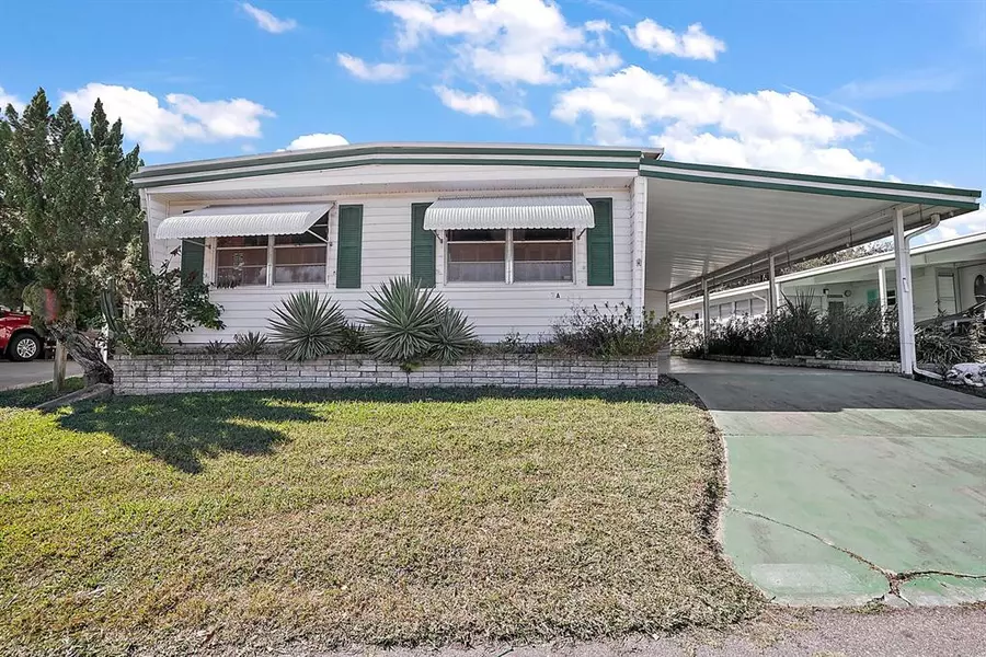 7 COCOS PLUMOSA DR #A, Eustis, FL 32726