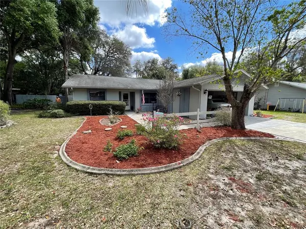 305 RIDGEWOOD DR,  Fruitland Park,  FL 34731