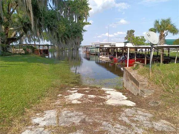 Lake Panasoffkee, FL 33538,1082 NW 7TH BLVD