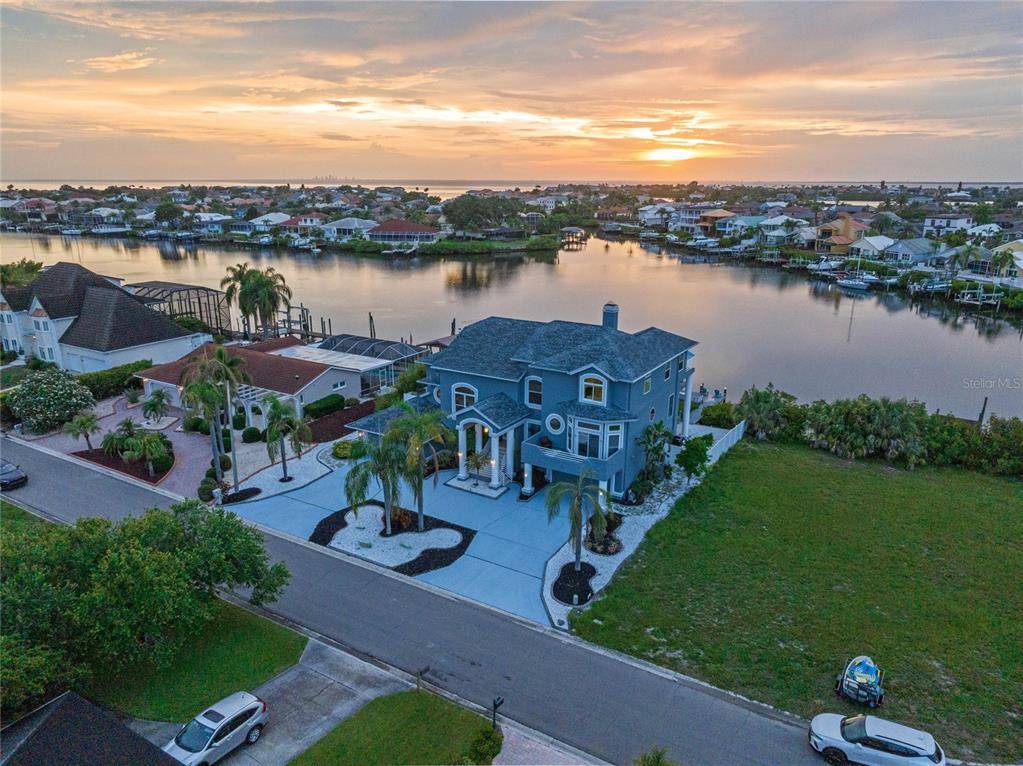 807 CHIPAWAY DR, Apollo Beach, FL 33572