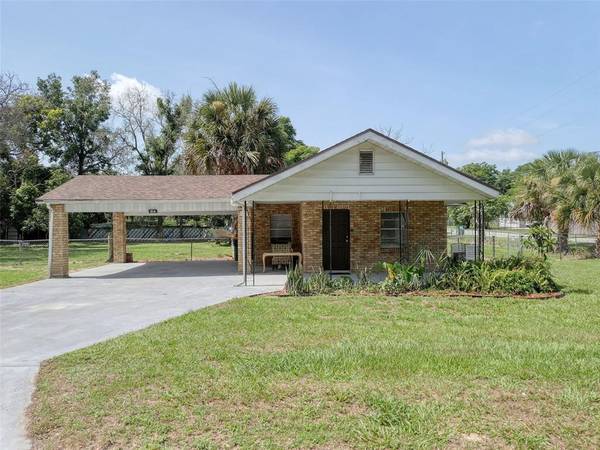 303 FOREST ST, Fruitland Park, FL 34731