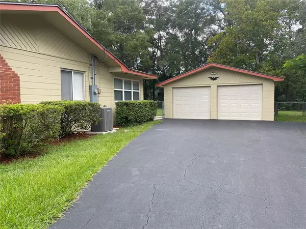 Ocala, FL 34470,916 NE 39TH CT