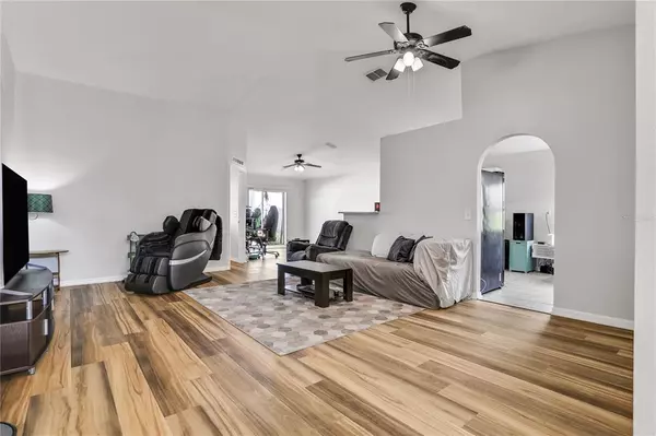 2103 TEALWOOD CIR Tavares, FL 32778