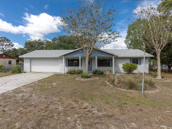 806 HICKORY AVE, Fruitland Park, FL 34731