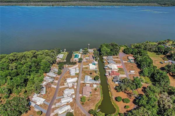 Lake Panasoffkee, FL 33538,1004 CR 463B