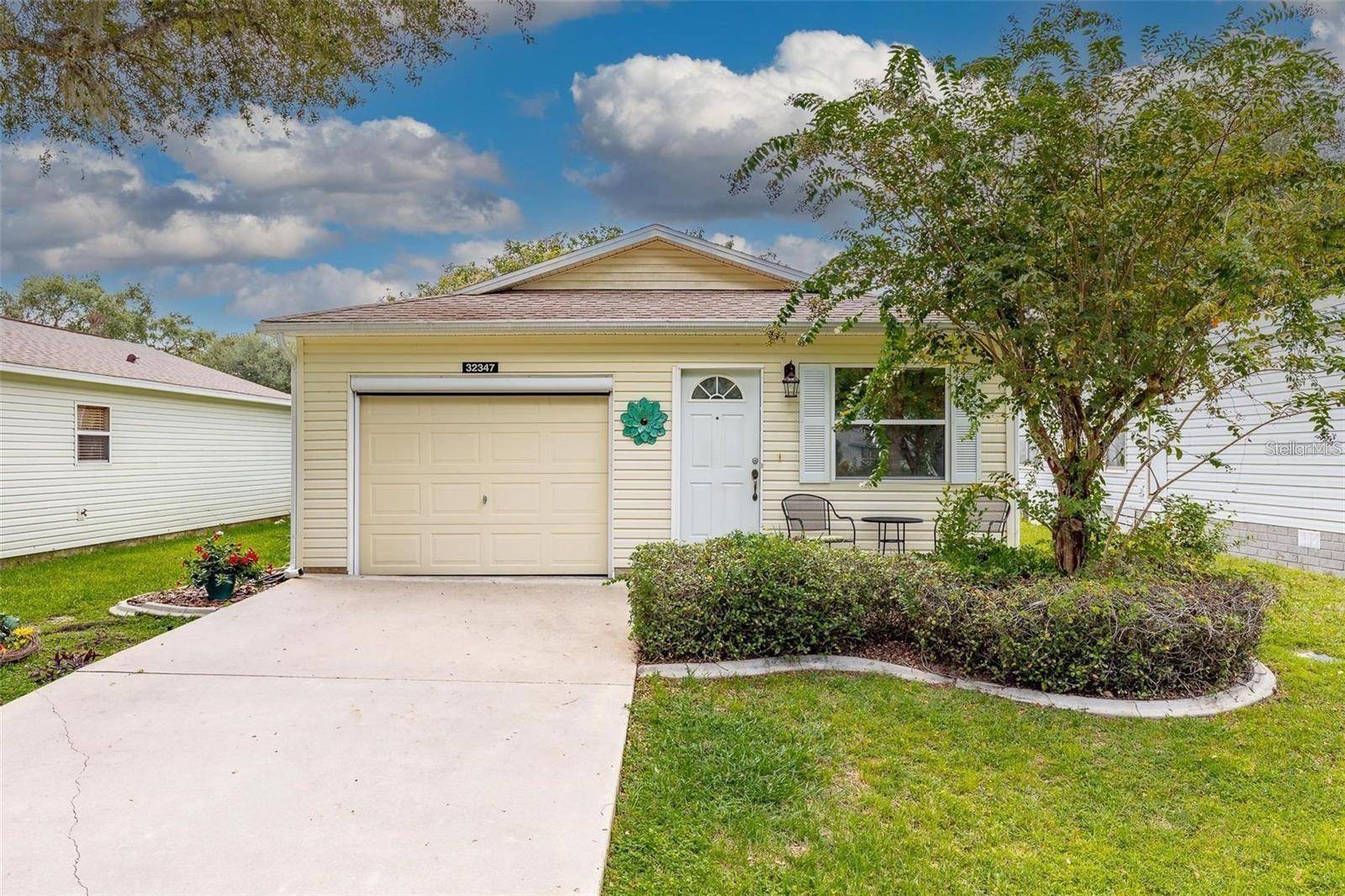 32347 OAK PARK DR, Leesburg, FL 34748