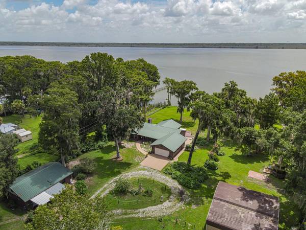 1925 CR 439C,  Lake Panasoffkee,  FL 33538