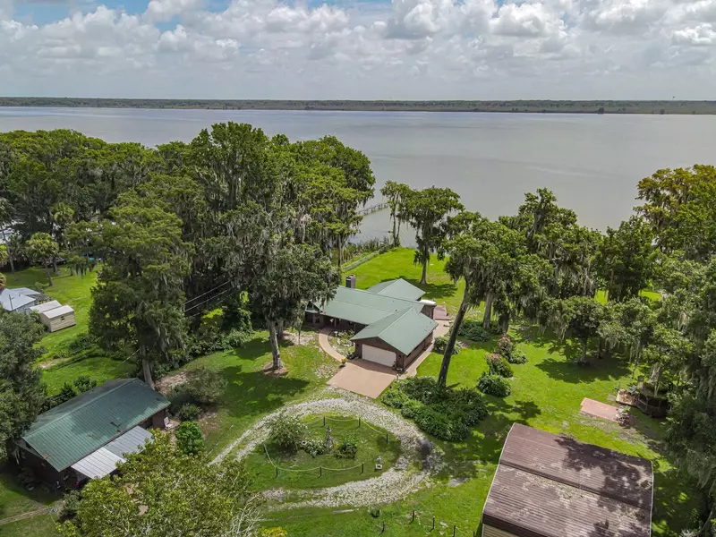 1925 CR 439C, Lake Panasoffkee, FL 33538